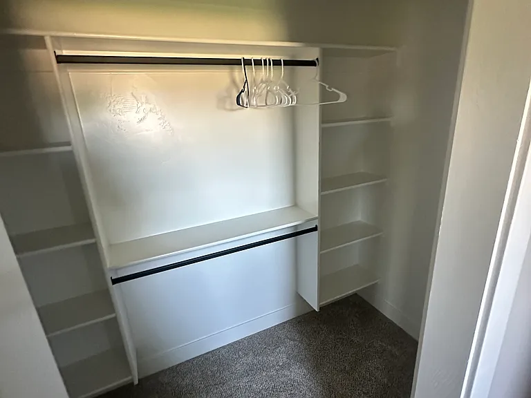 525 N 4th St #4 — Photo 8