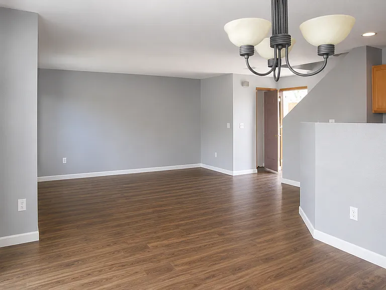 5330 S Picadilly Ct — Photo 2