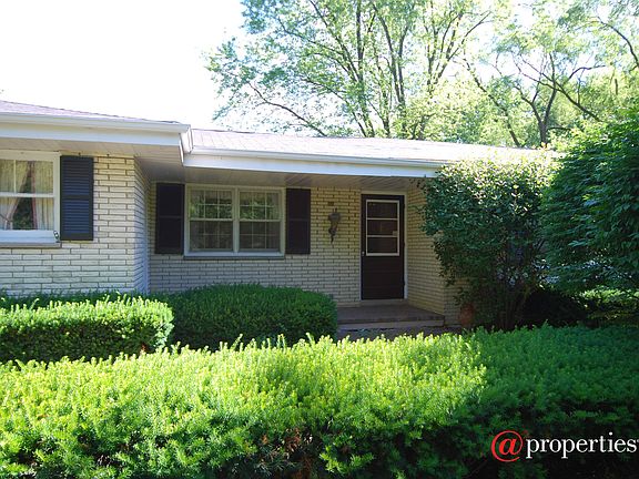 3rd image of 320 Crescent Knl