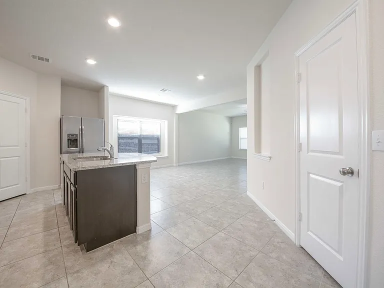 14002 Madrigal Ln — Photo 35