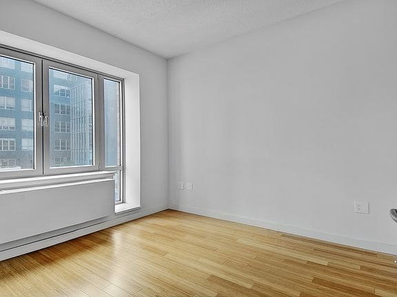 5th image of 373 Wythe Ave APT 4A