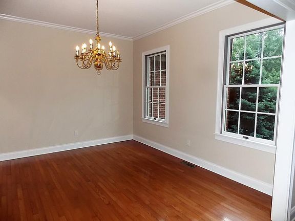 4th image of 331 Fox Chase Cir