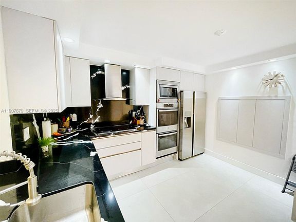 5th image of 20444 NE 34th Ct #12