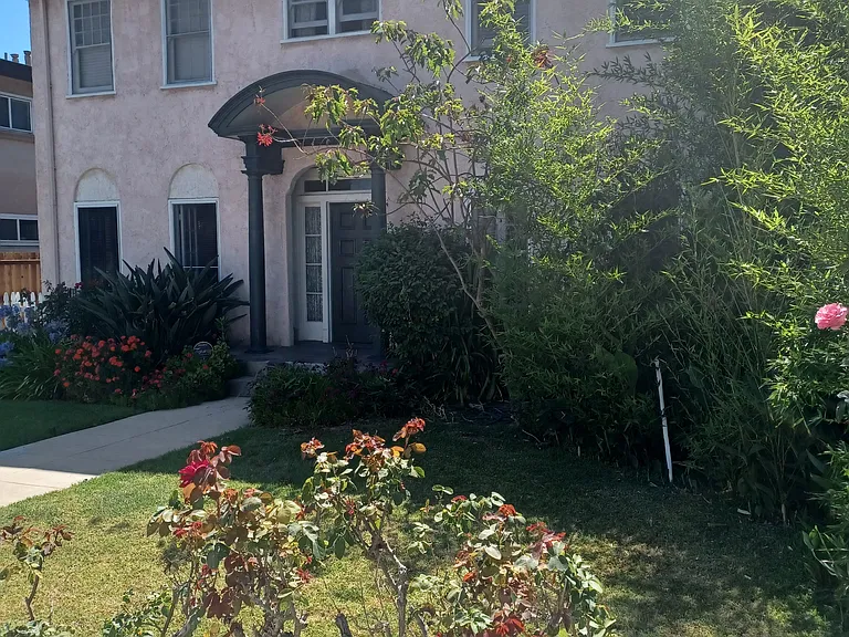 1727 N Alexandria Ave — Photo 23
