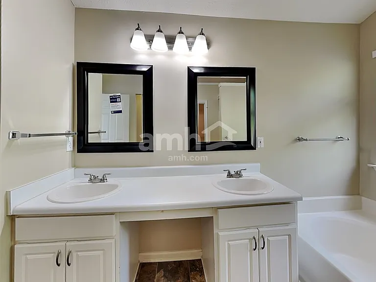 1728 Silverchase Dr SW — Photo 12