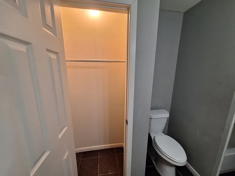 2701 S 40th St — Photo 14