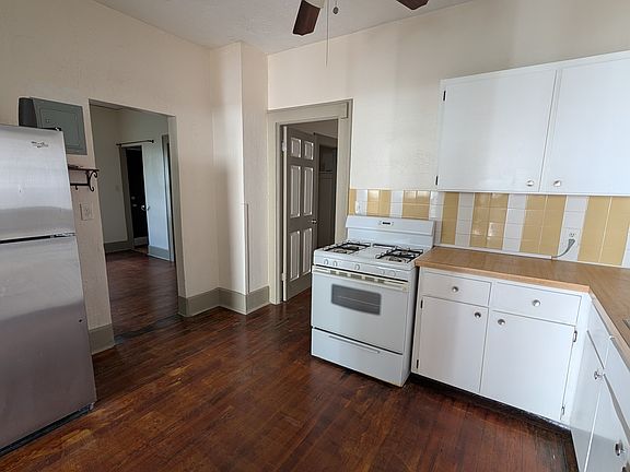 5th image of 810 11th St N APT 2