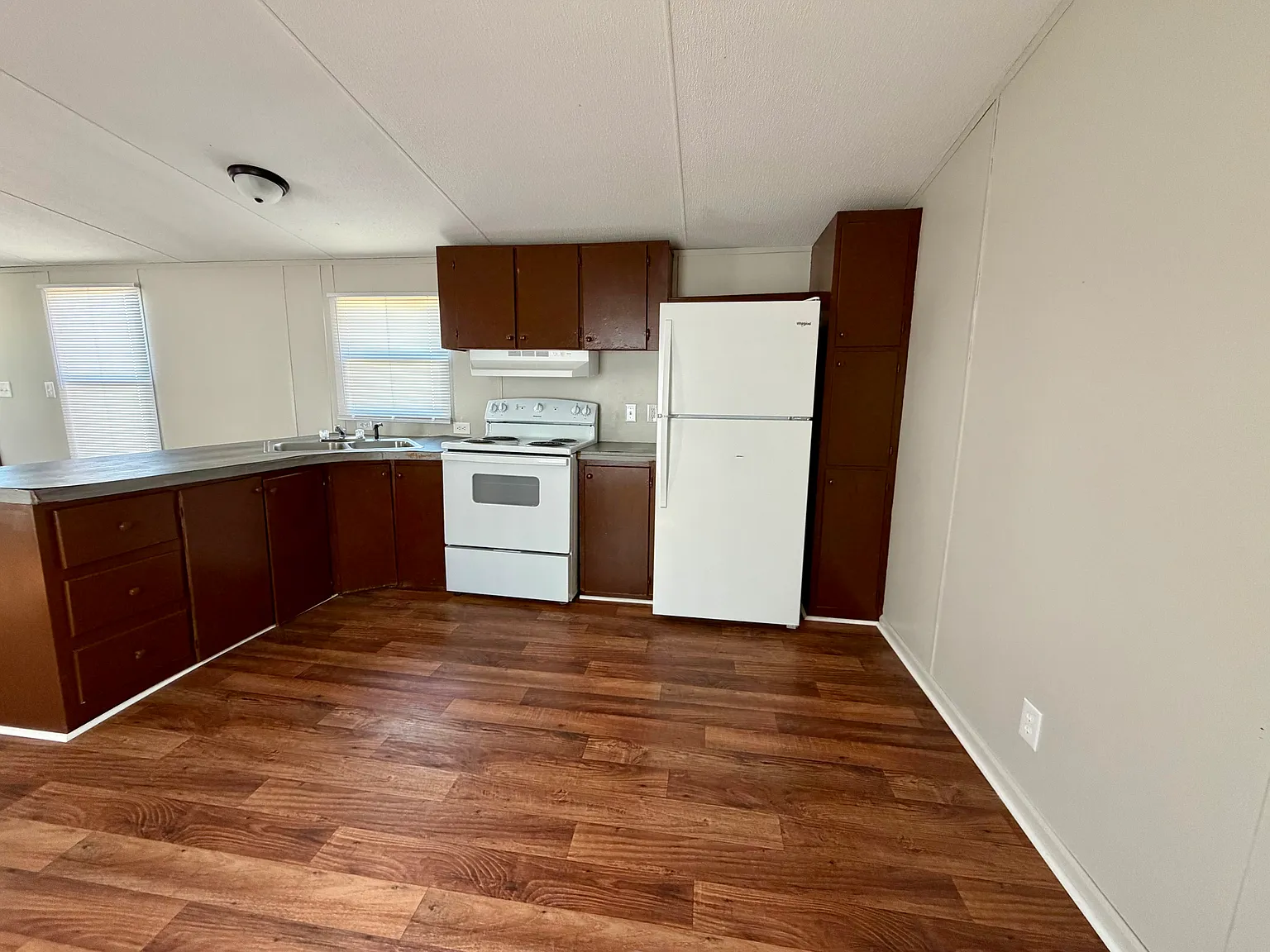 3 bed, $1,095 — Photo 3