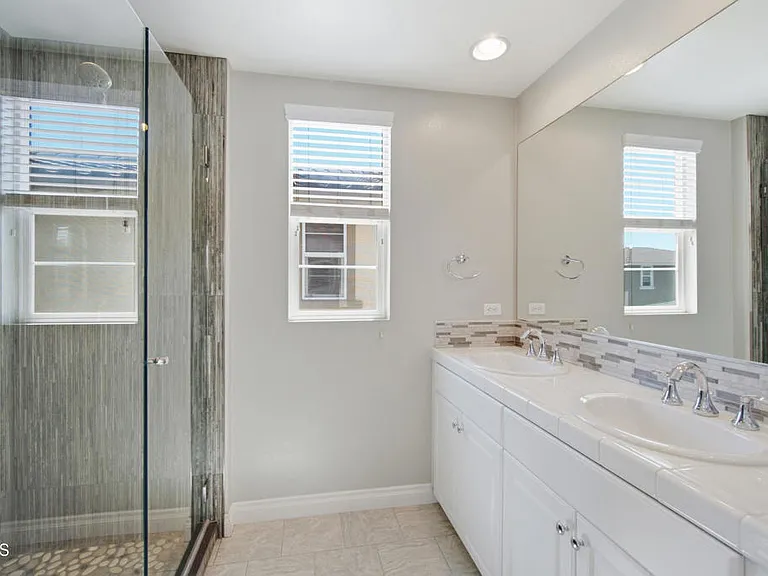 3146 N Ventura Rd — Photo 26