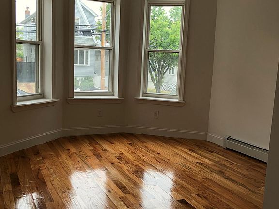 3rd image of 3928 E Tremont Ave