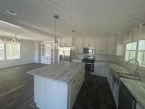 2nd image of 6 Country Ridge Park