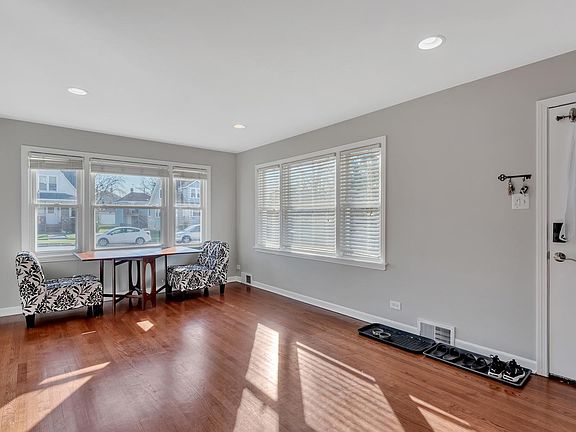 5th image of 2734 W 97th St