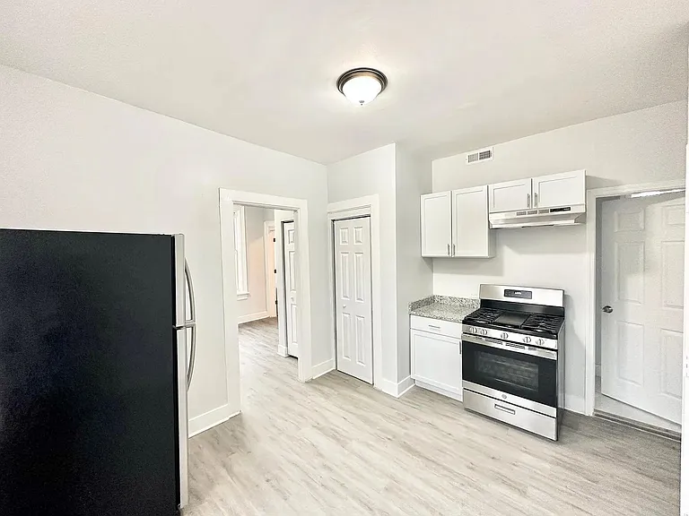 2224 S Sawyer Ave #CH1R — Photo 5