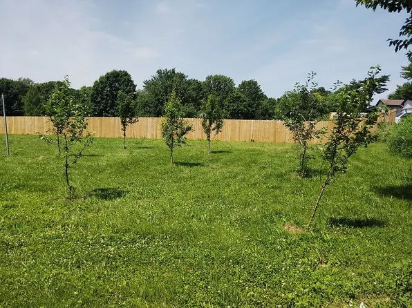 10906 W 69th St, Shawnee, KS 66203