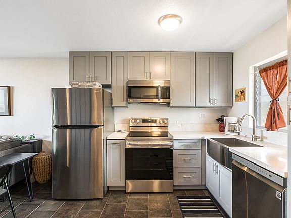 3rd image of 75-5766 Kuakini Hwy APT 105