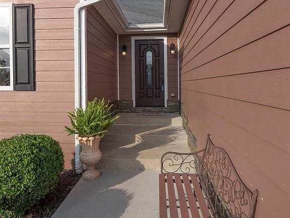 5th image of 700 Homestead Dr