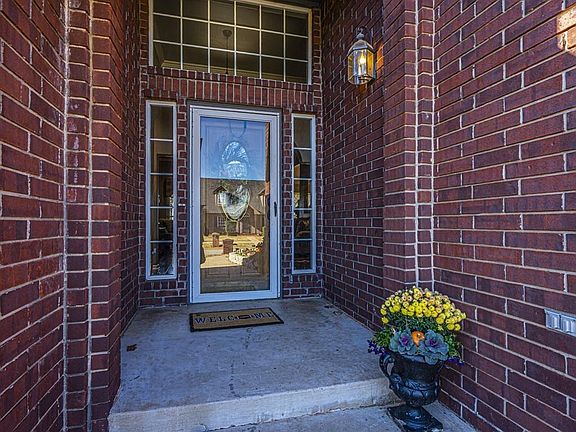 3rd image of 15613 Hyde Parke Dr