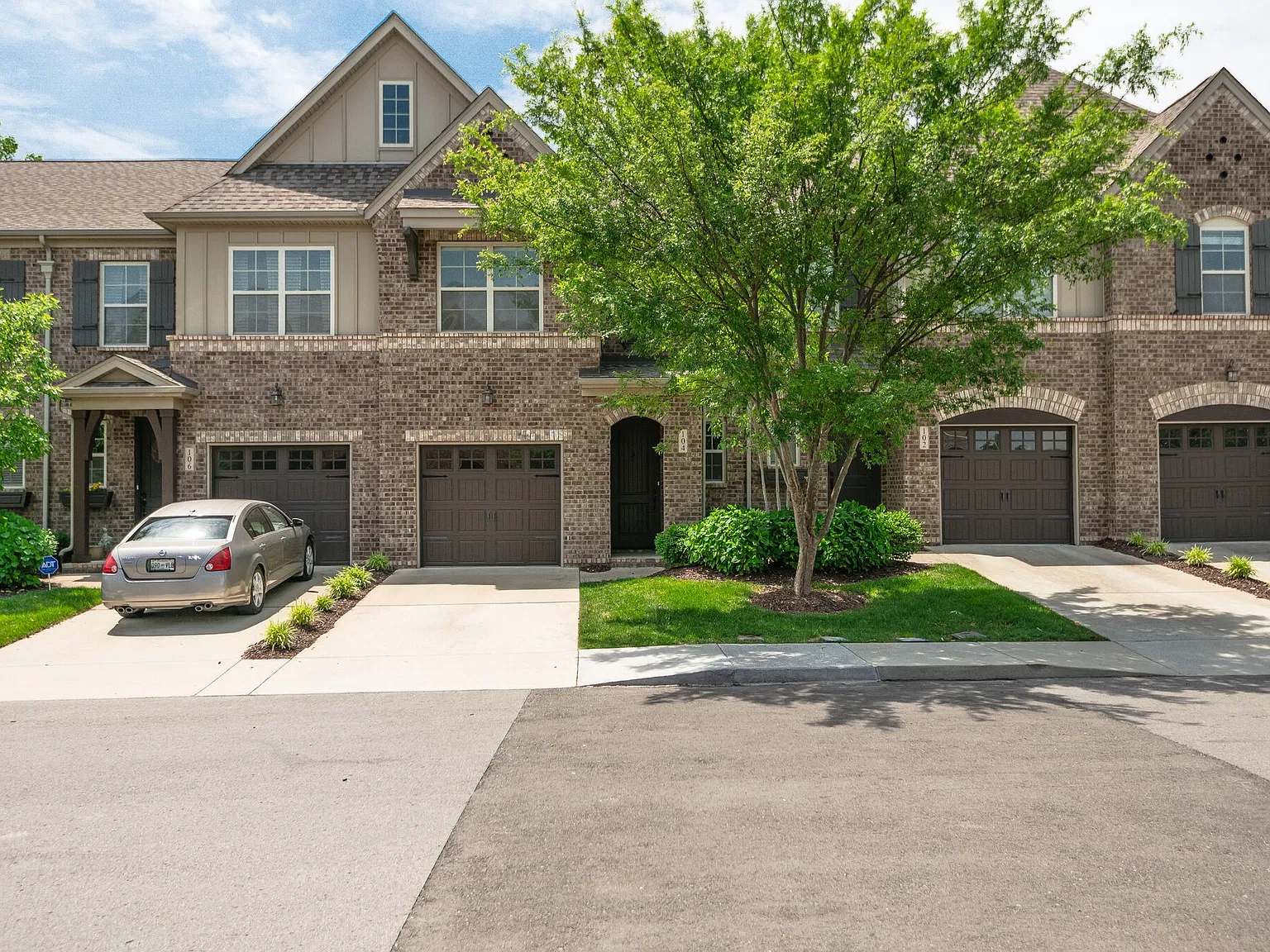 3 bed, 2.5 bath, 1746 sqft, $2,400 — Photo 1