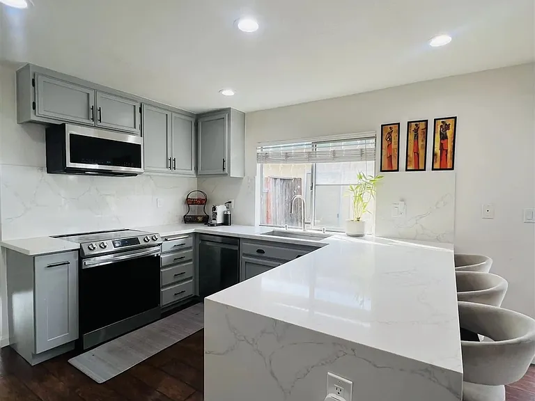 5895 Woodbine Pl — Photo 7