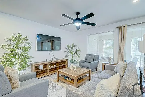 6104 Whiskey Creek Dr #1 — Photo 2