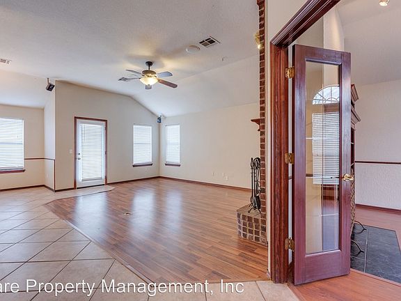 3rd image of 16221 Sugar Loaf Dr