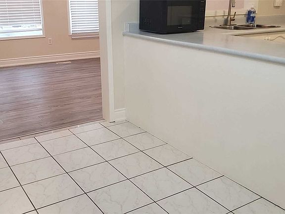 2nd image of 32 Yellowood Cir