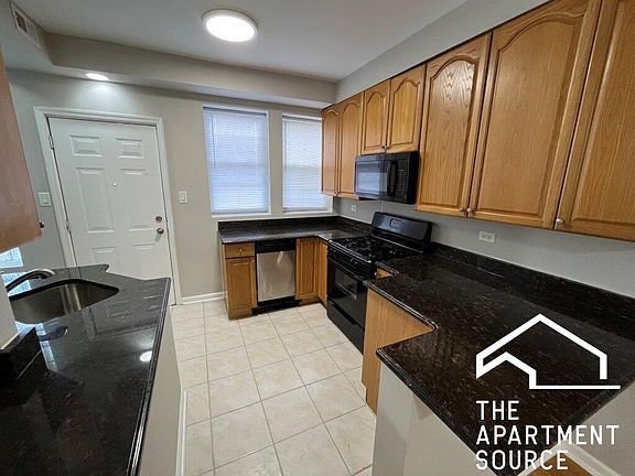 2nd image of 4009 W Nelson St #8A