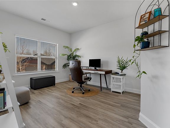 3rd image of 346 Cypress Hollow Trl