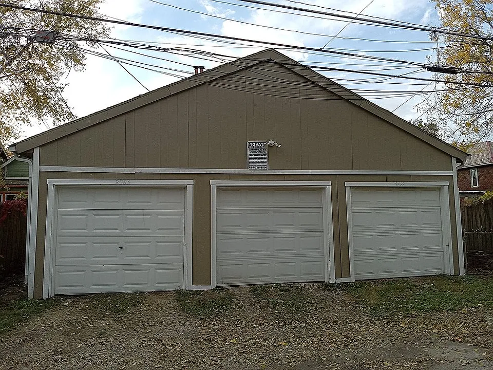 3 car garage in alley