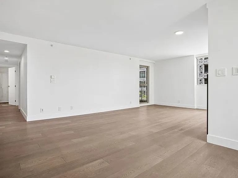 2348 Heather St #501 — Photo 4