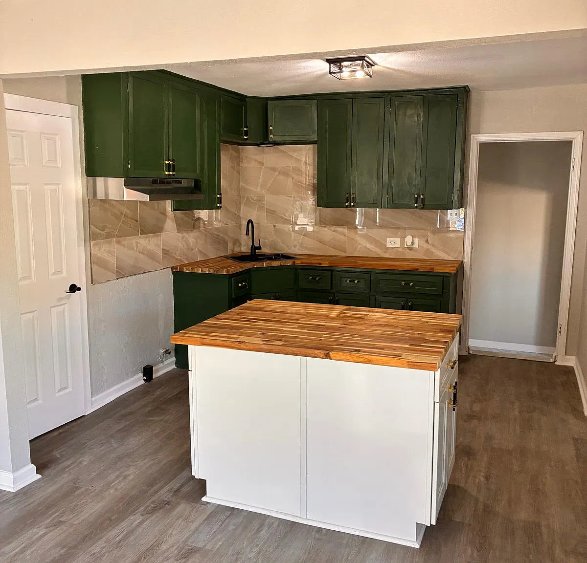 5 bed, 1864 sqft, $2,200 — Photo 2