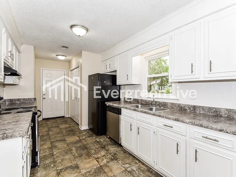 212 Braewick Rd — Photo 4