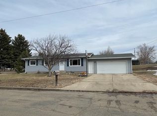 1216 25th Pl NW, Minot, ND 58703