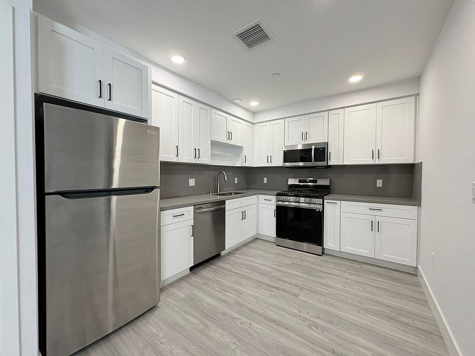 1st image of 11848 Vanowen St #102