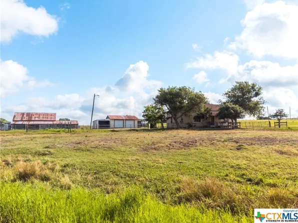 692 County Road 175, Hallettsville, TX 77964