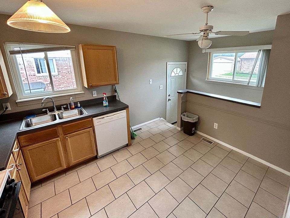 2nd image of 22401 Violet St #22405VIOLET
