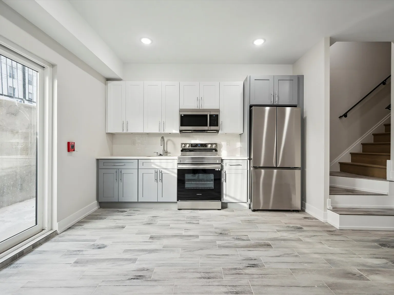 2 bed, 800 sqft, $1,600 — Photo 2
