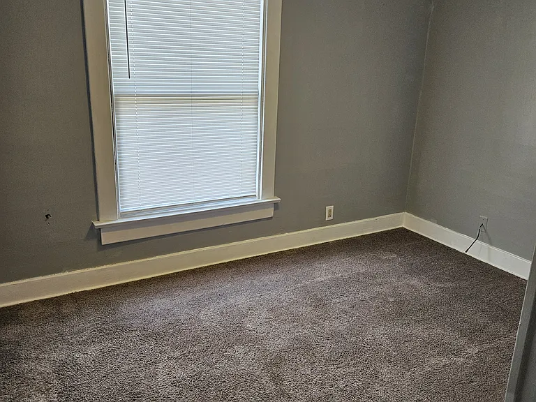 804 E Stewart St — Photo 25