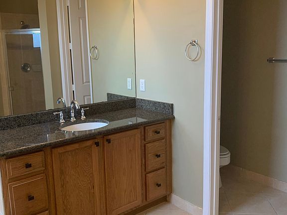 4th image of 924 NW Leonardo Cir
