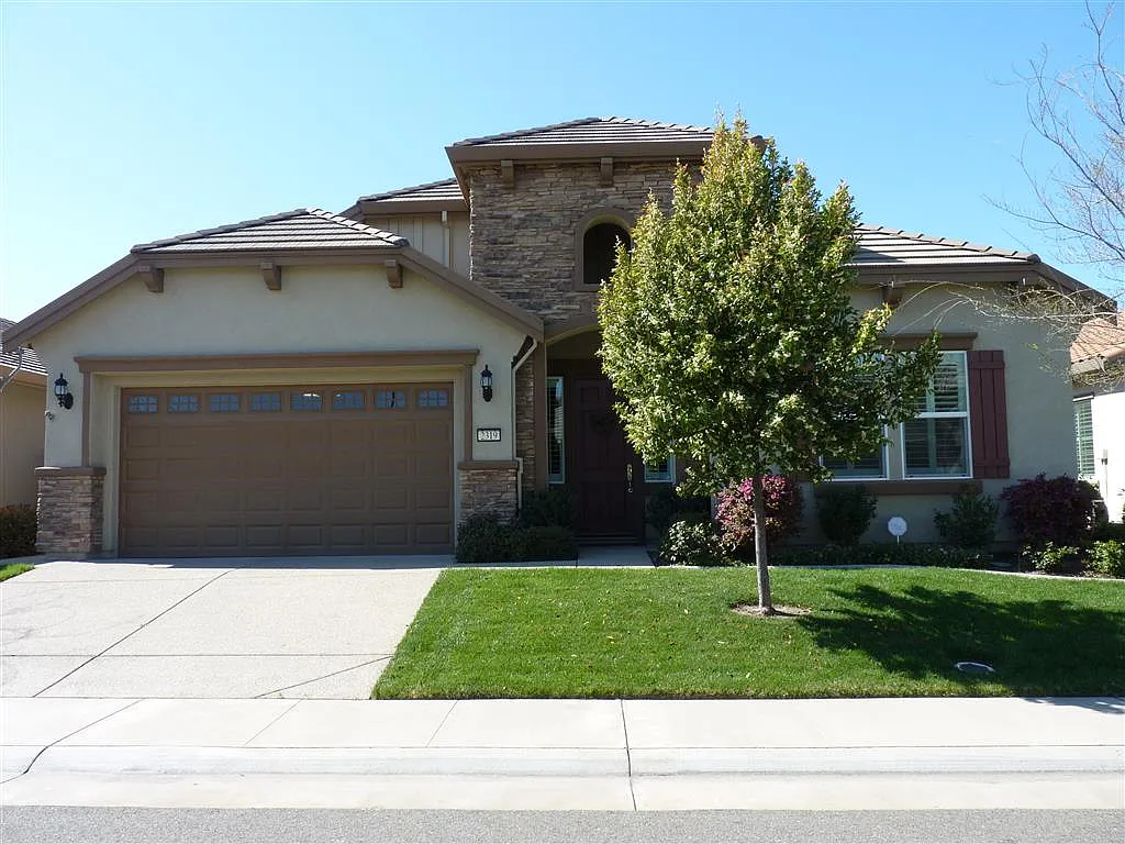 2319 Langtree Dr photo 1