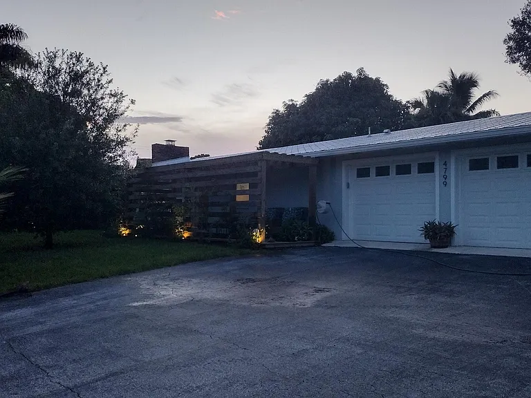 4799 SE Horseshoe Point Rd — Photo 2