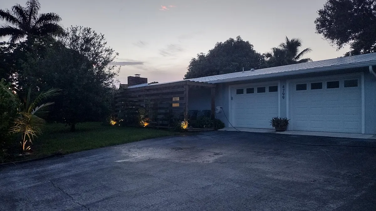 Building Photo - 4799 SE Horseshoe Point Rd