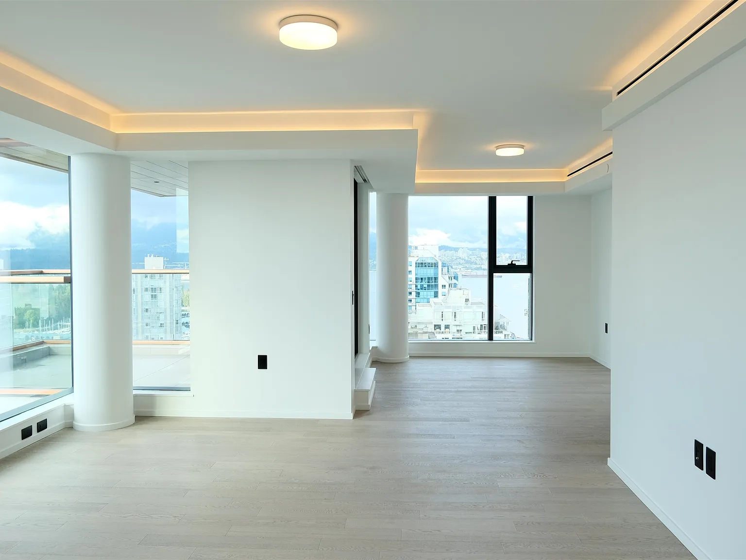 1408 Robson St — Photo 4