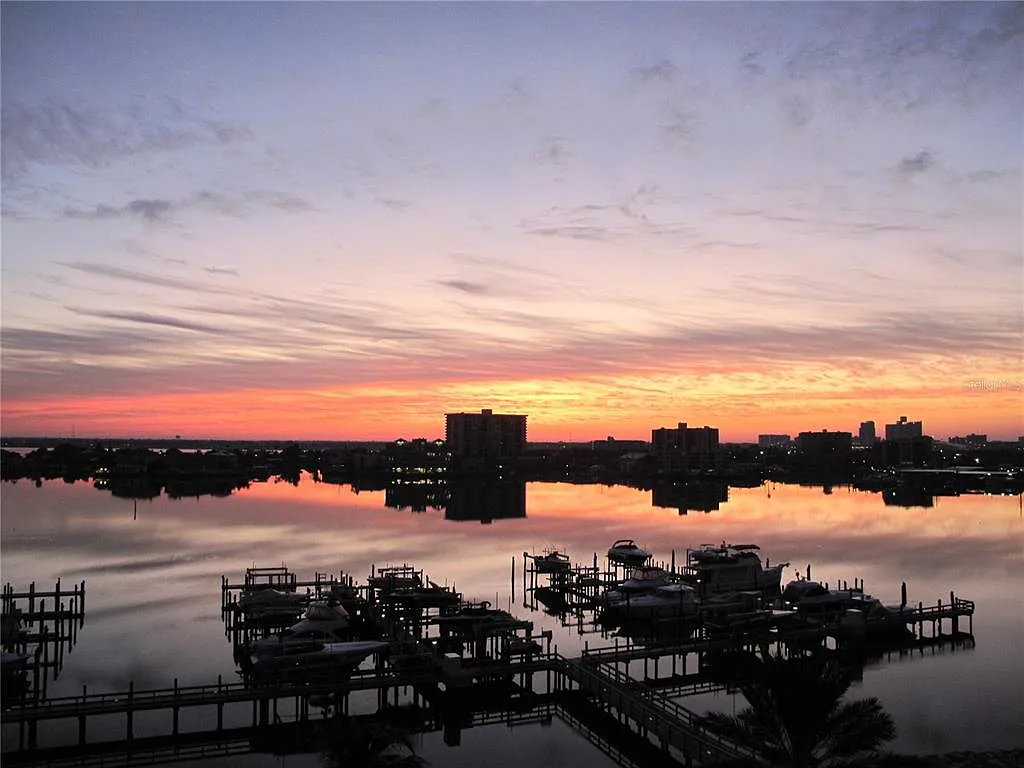 2 bed, 2.0 bath, 1348 sqft, $5,500 — Photo 4