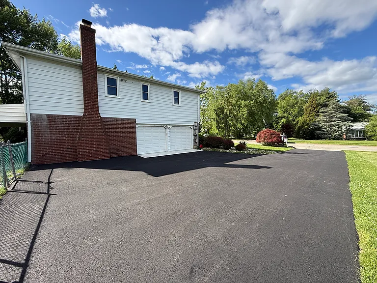 806 Warfield Ln — Photo 36