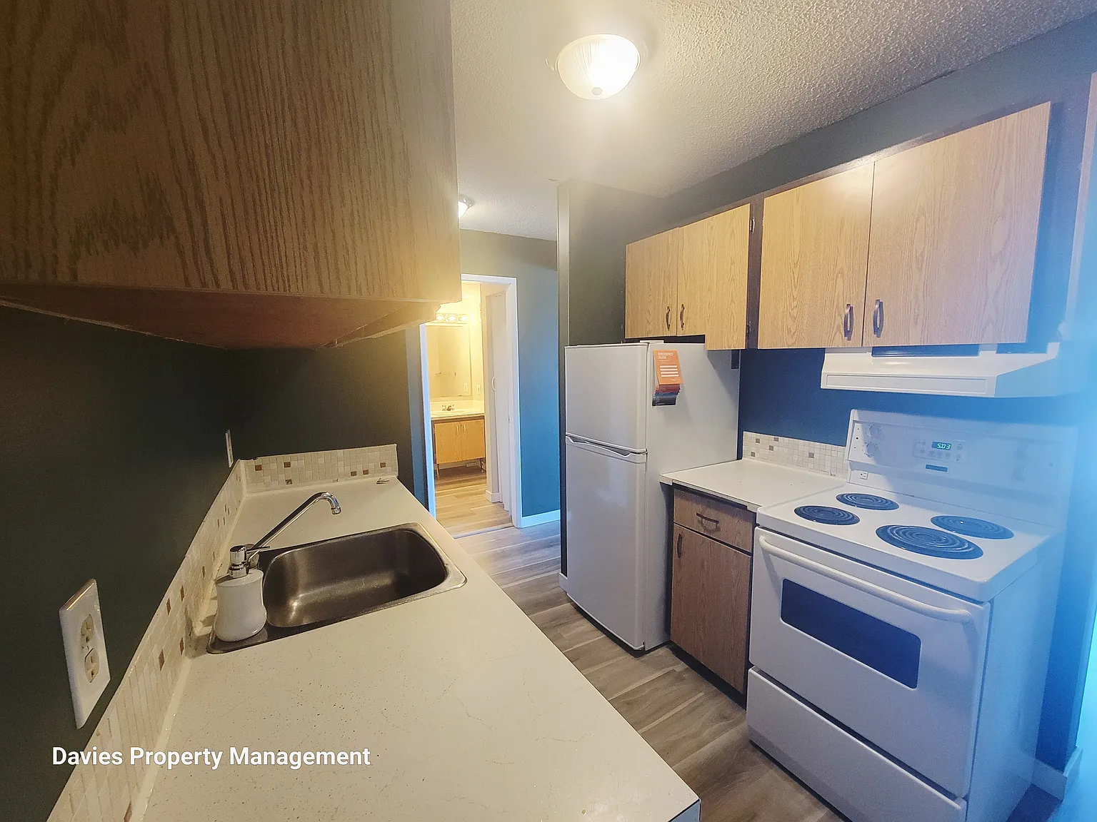10140 156 Street NW - Christina Manor — Photo 3