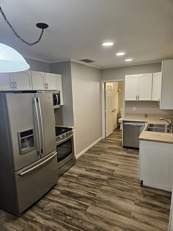 2 bed, 800 sqft, $1,500 — Photo 2
