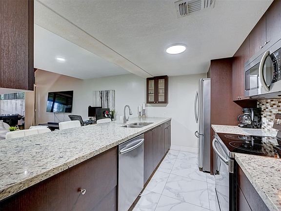 3rd image of 1401 E Golfview Drive #1401