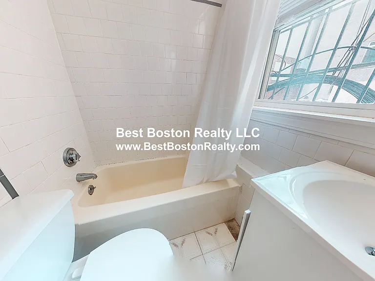 20 John F Kennedy St #3 — Photo 5