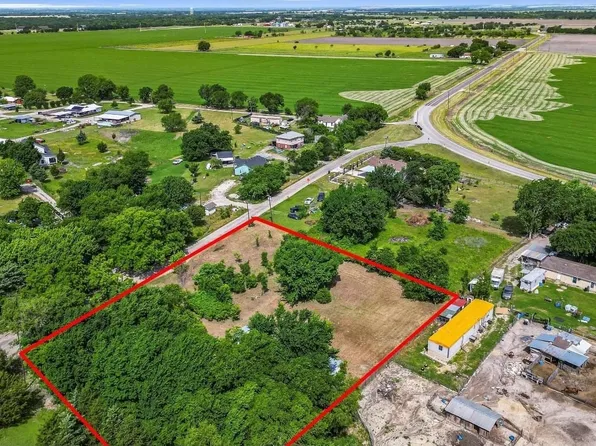 121 Wickliffe Rd, Ferris, TX 75125